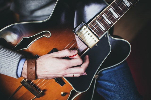 Foto van Semi-Hollow Gitaar.